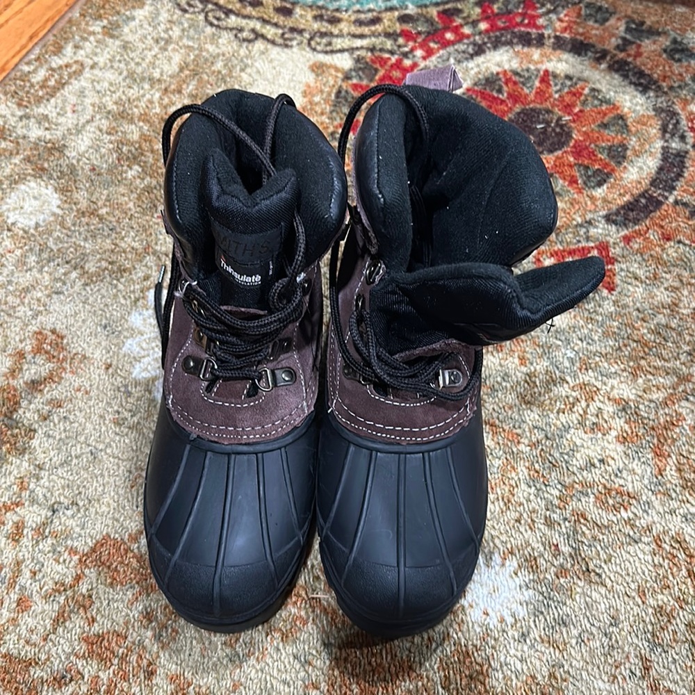 3M Thinsulate Size 6 Womens Snow Boots